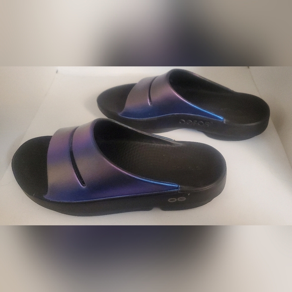 OOFOS Iridescent Slide Sandals - Black with Blue/Purple Sheen - Picture 5 of 8